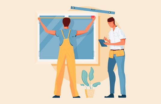 eine Karikatur wie zwei Personen ein Fenster ausmessen.