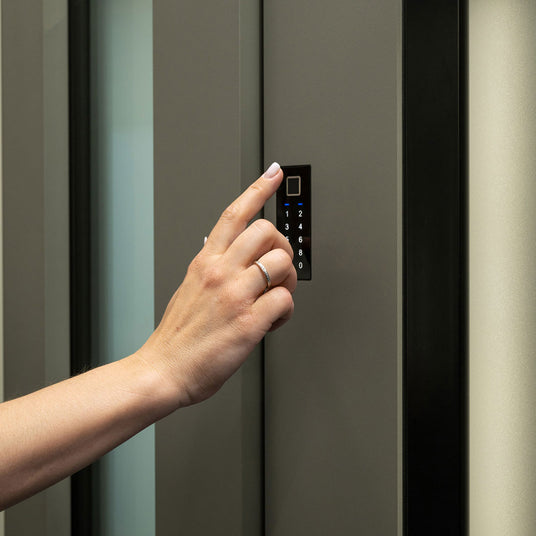 Code-Schloss der Alu-Haustür.